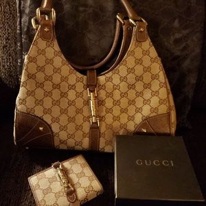 Gucci shoulder purse and wallet